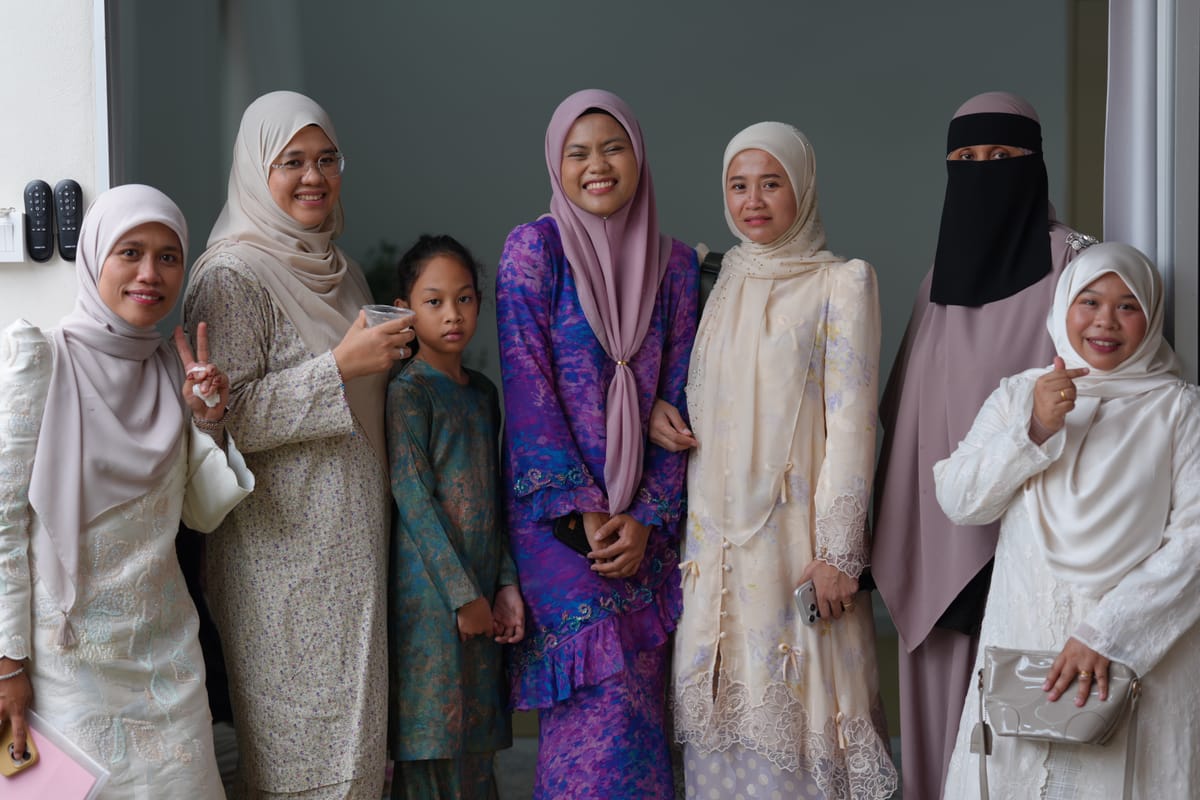 Hazirah dalam foto berkumpulan daripada koleksi Sony
